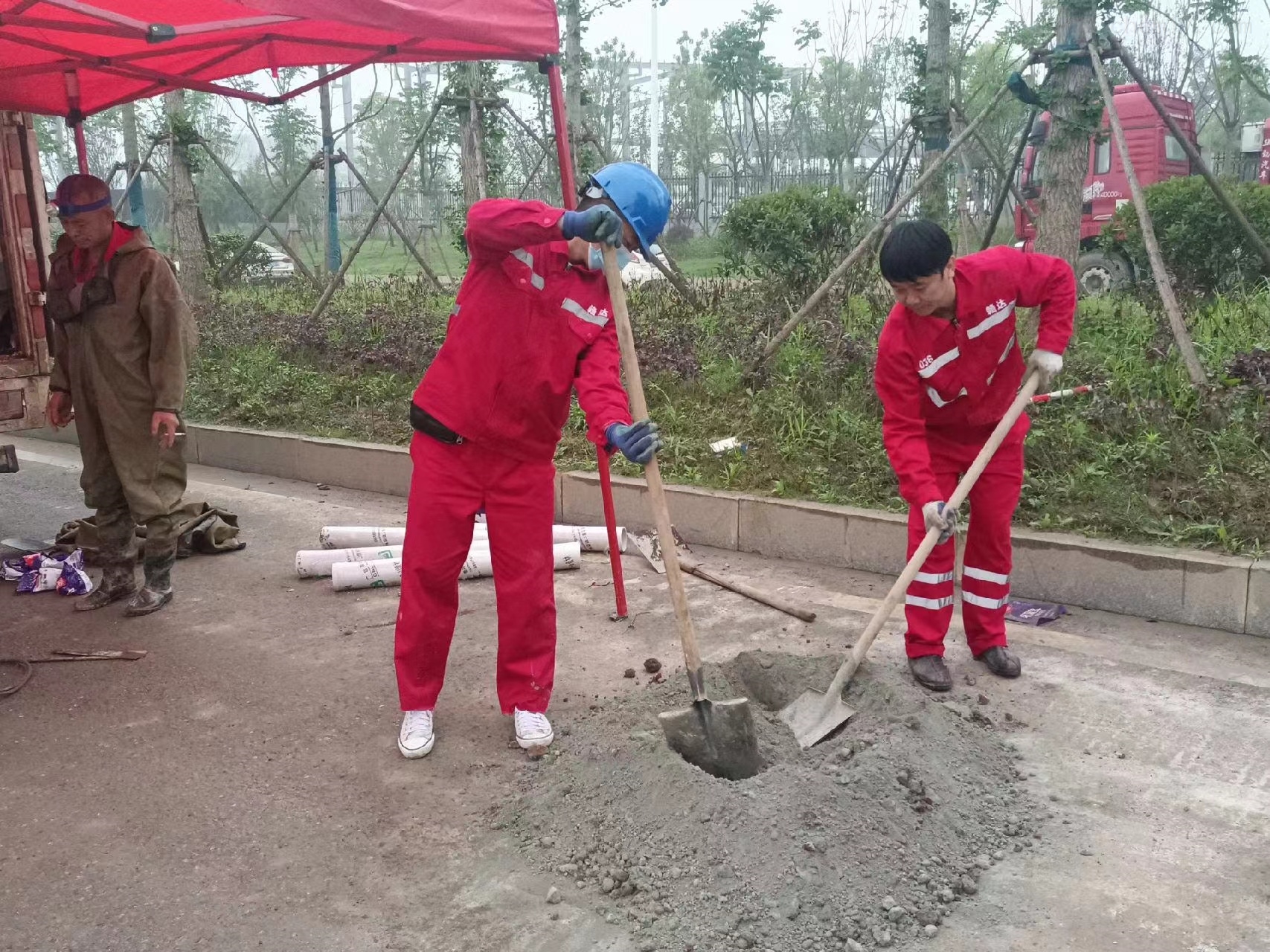 凌云管道疏通哪家好】及时进行市政管道清淤